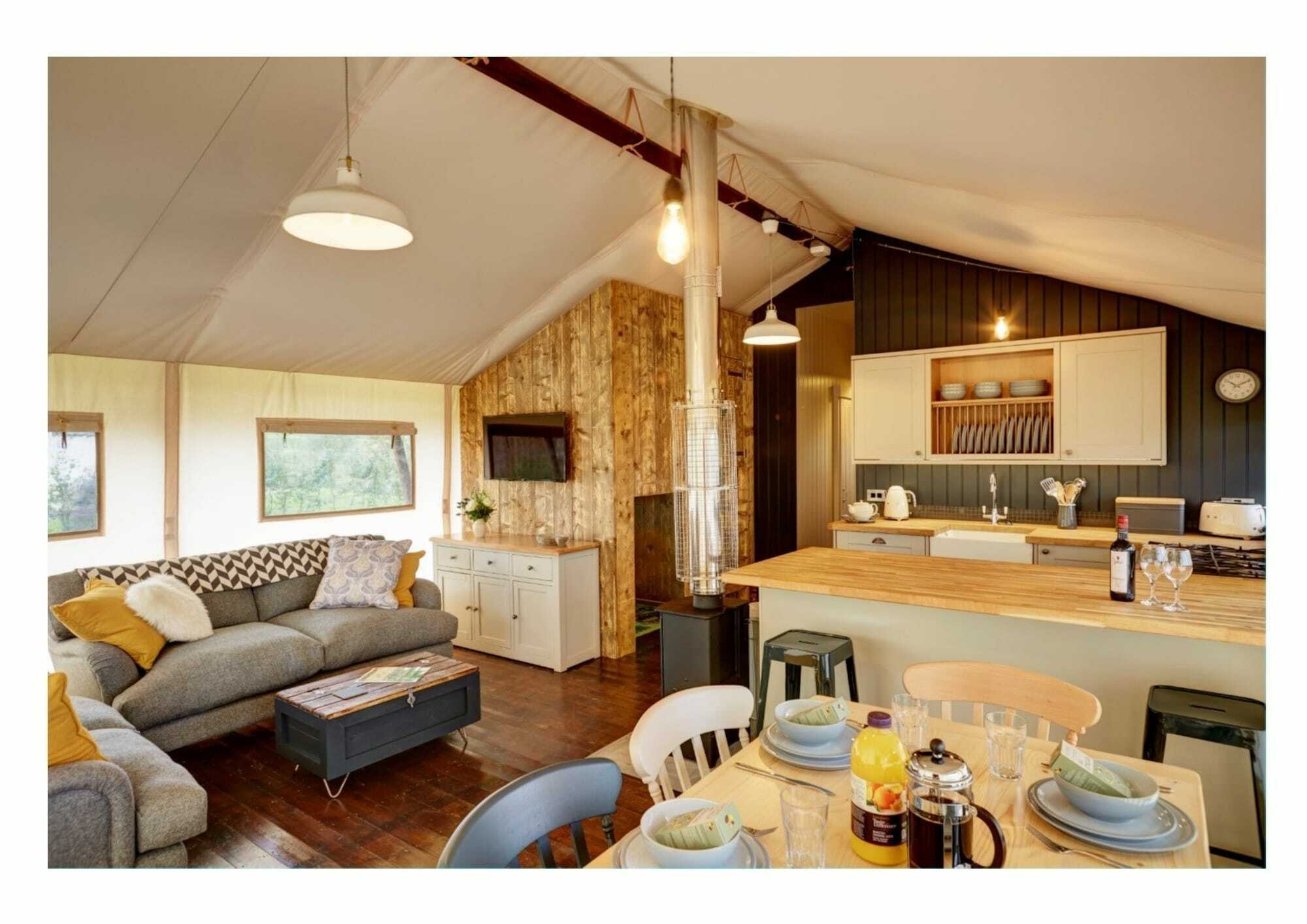 Love2Stay Glamping Resort Shrewsbury Ngoại thất bức ảnh